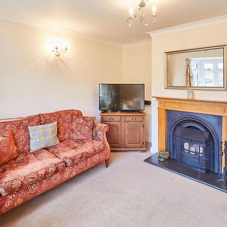 Host & Stay - Coach Cottage Brotton Esterno foto