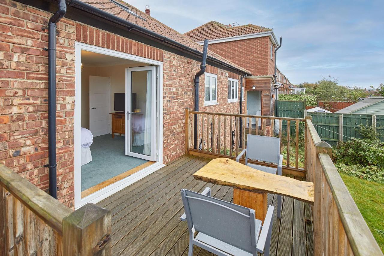 Host & Stay - Coach Cottage Brotton Esterno foto
